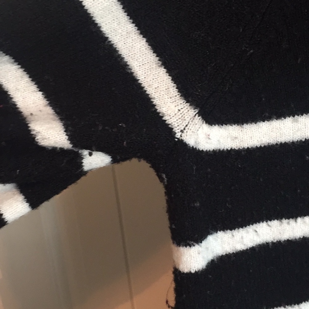 Old navy women’s sweater - Picture 4 of 6